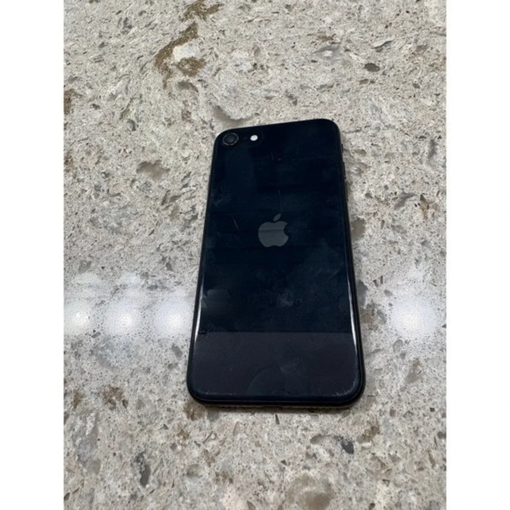 PARTS ONLY Apple iPhone 7 Plus Black Unlocked GSM Cracked Screen(doesn't turnon)